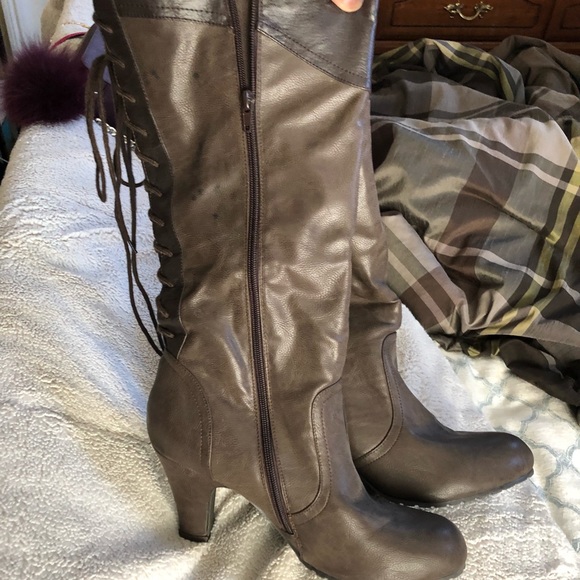 Boots ! - Picture 3 of 3